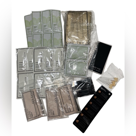 Mary Kay Skincare and makeup samples (m01) - Picture 1 of 1